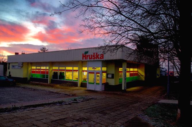 Potraviny u parku Trnkova: radnice odkoupí budovu Hrušky