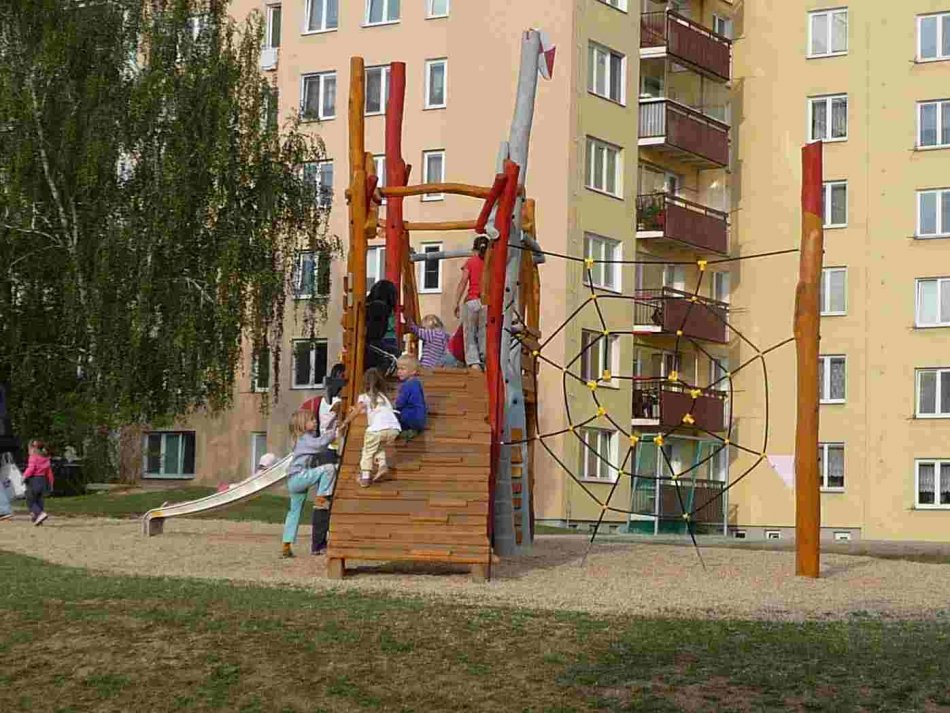 Nové dětské hřiště na ulici Bednaříkova
