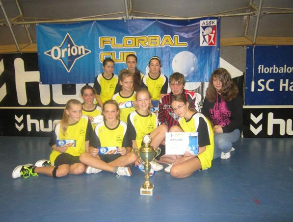 Děvčata ze ZŠ Holzova vybojovala 1. místo v ORION FLORBAL CUPu ve městě Brně