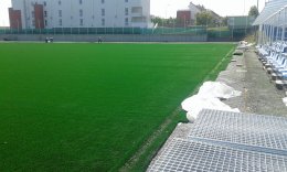 rekonstrukce umělé trávy